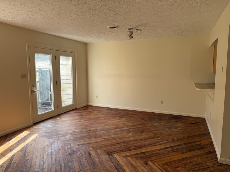 Building Photo - 118 Central Ave