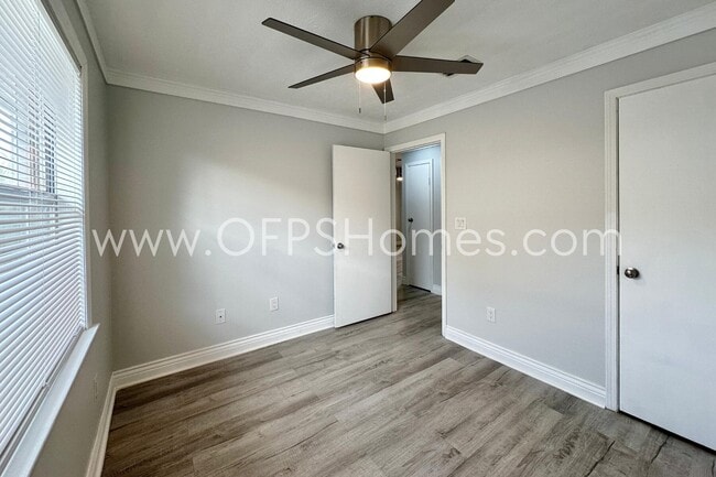 Building Photo - 119 Casa Pl