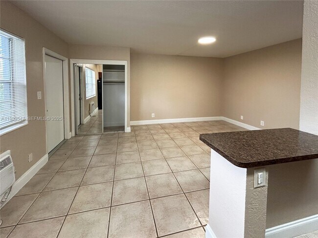 Building Photo - 715 NE 6th St