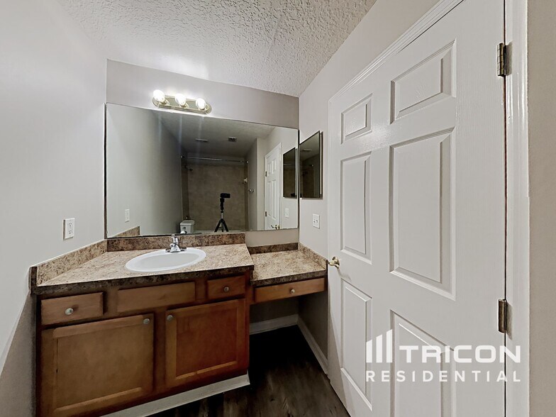 Building Photo - 86503 Sand Hickory Trail