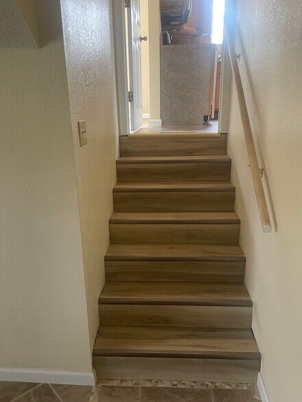 STAIRS LEADING TO UPPER LEVEL - 2816 Independence St