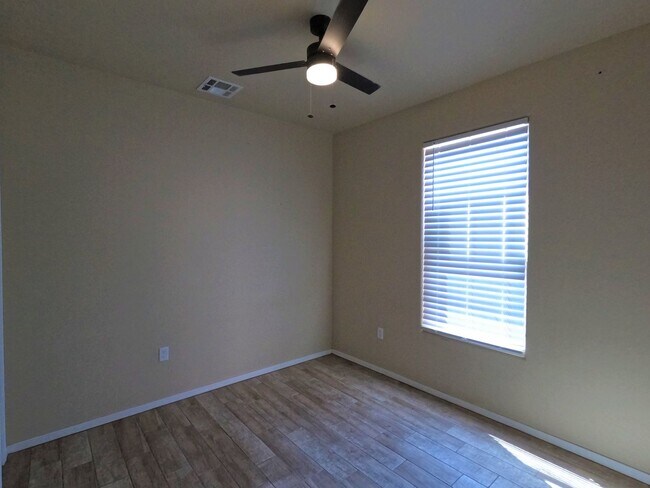 Building Photo - 928 Flora Vista Dr