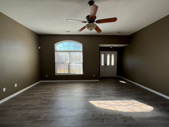 Building Photo - 2603 Oakfield Dr