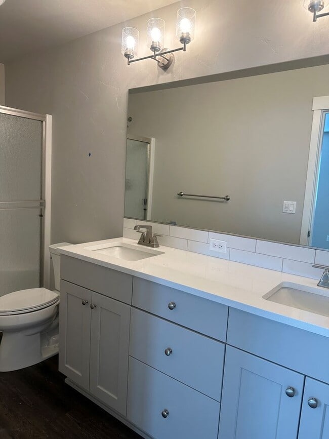 Building Photo - Spacious 3BR/2.5BA Townhome w/ Community Park & Trails – Bend, OR - PENDING APPLICATION