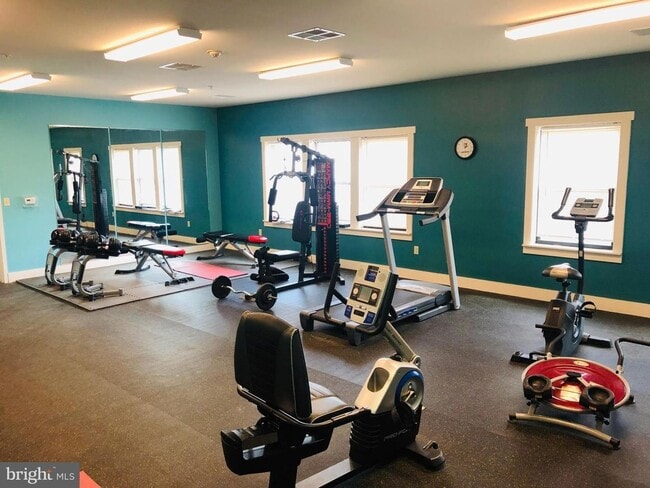 Building Photo - 700 New St