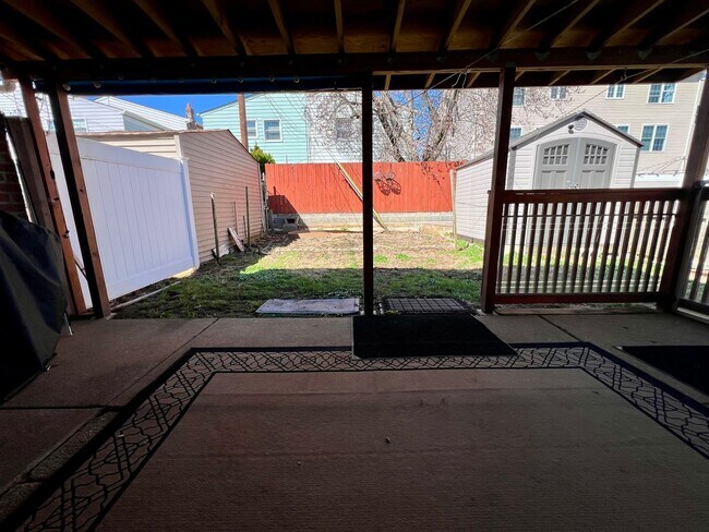 Building Photo - Gorgeous 4-Bedroom Townhome with One-Car Garage! Available NOW!