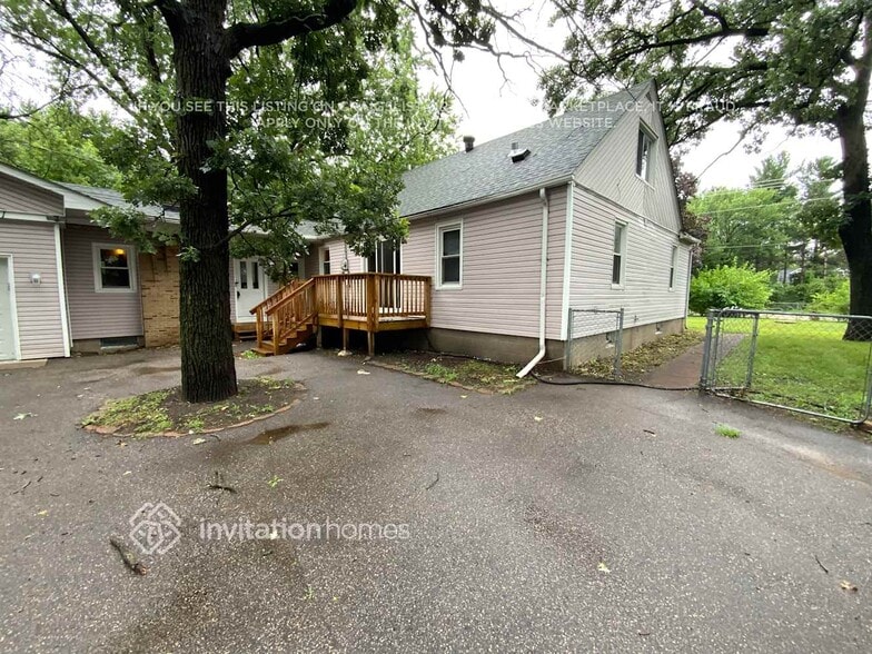 Building Photo - 8501 Goodhue St NE