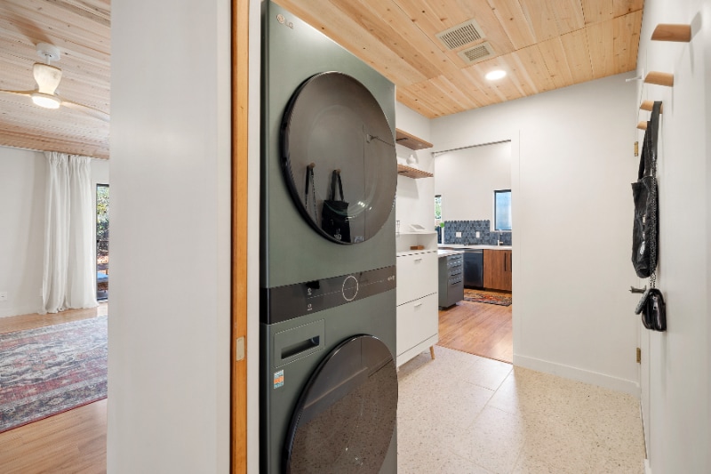 Building Photo - 115 Canyon Diablo Rd