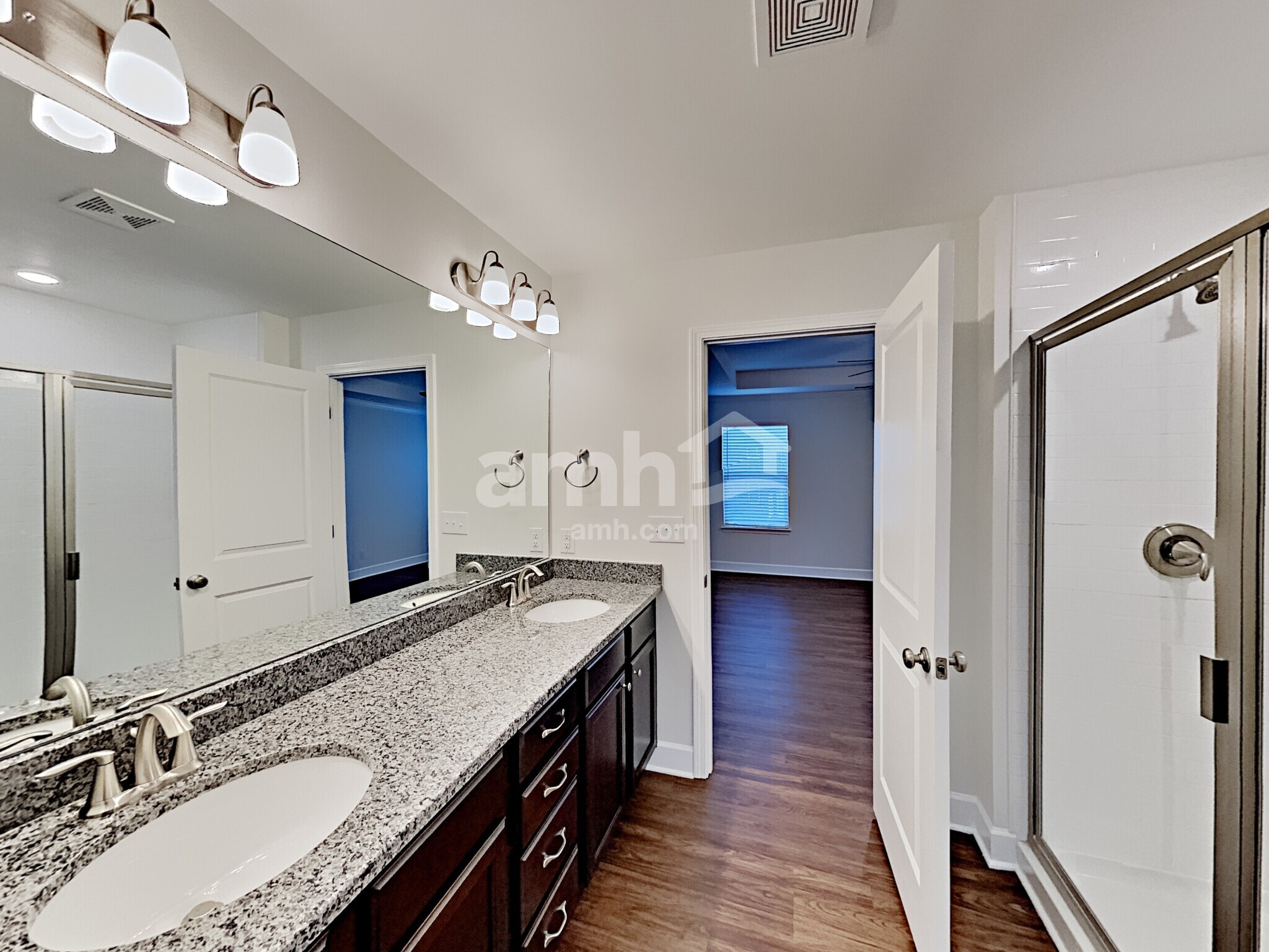 Building Photo - 4500 Tarpon Dr