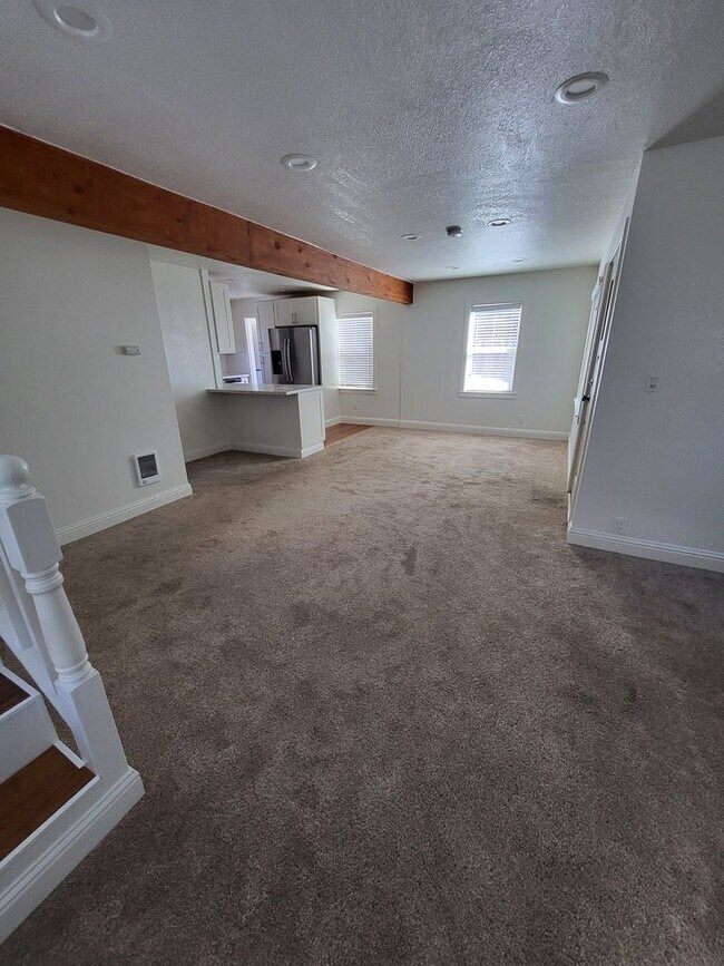 Building Photo - Dollhouse Style Home in El Sobrante