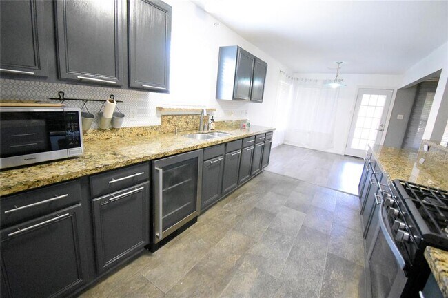 Building Photo - 10942 Heather Trail Dr