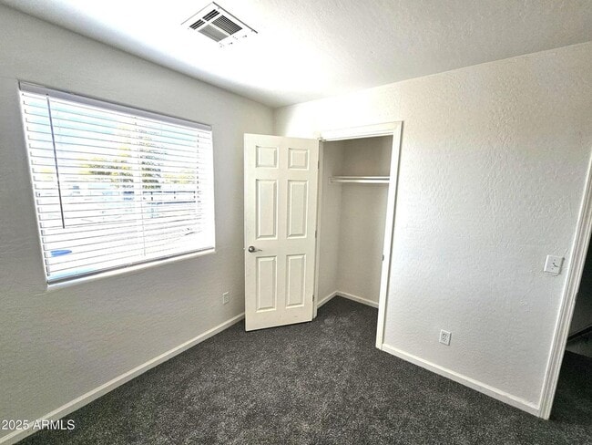 Building Photo - 1429 S 15th Ave