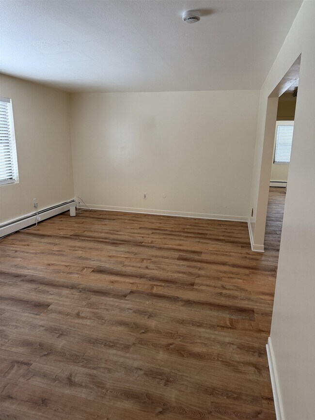 Building Photo - 4 Brook Rd