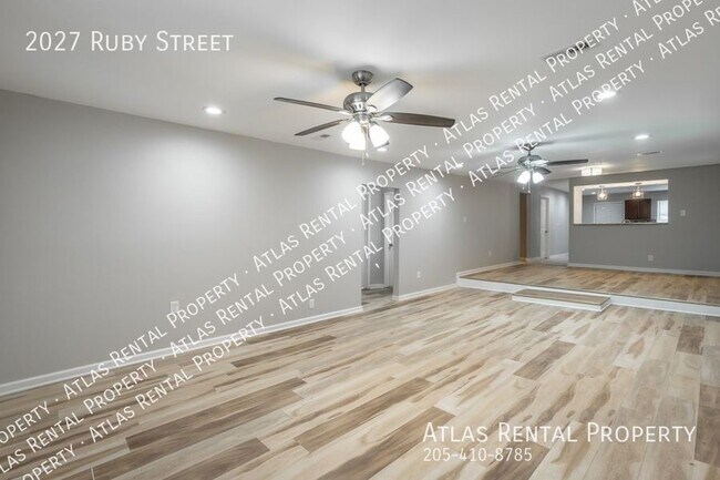 Building Photo - 2027 Ruby St