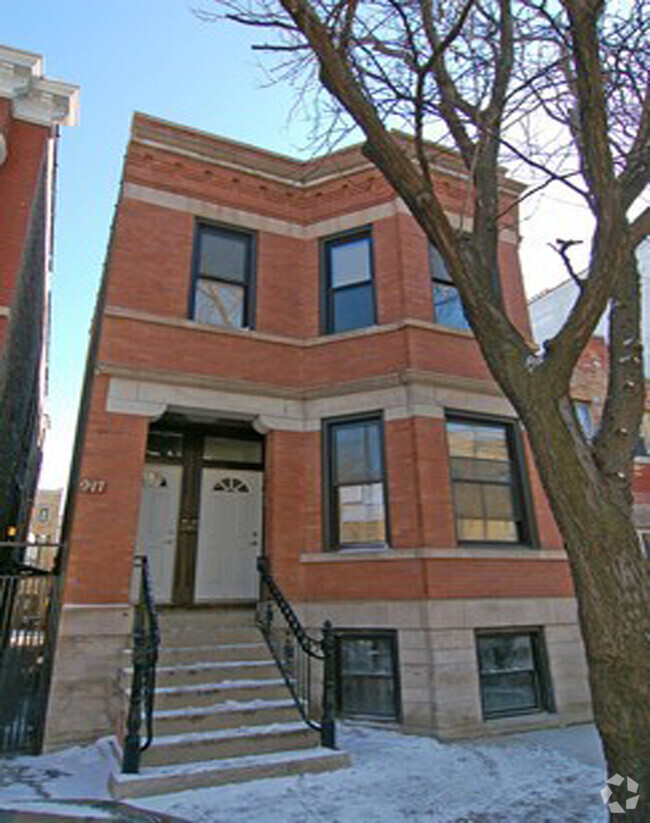 Building Photo - 917 N Damen Ave