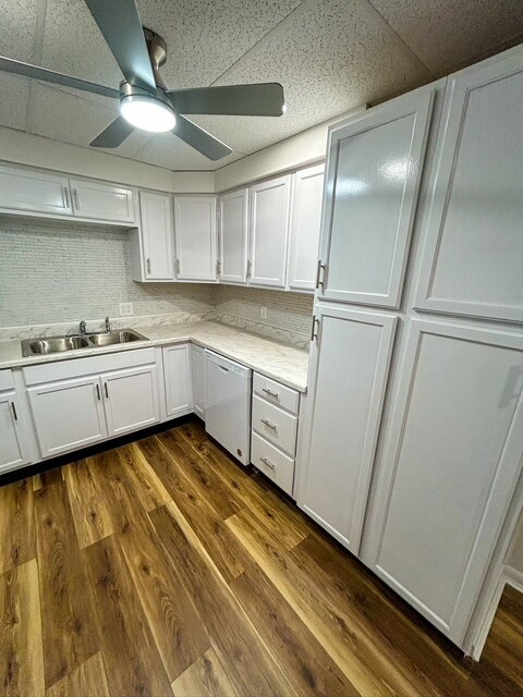 Building Photo - "Charming 3-Bedroom Apartment in Mechanics...