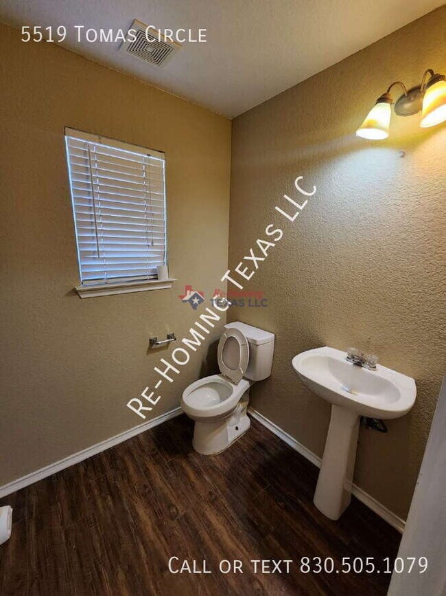 Building Photo - 5519 Tomas Cir.