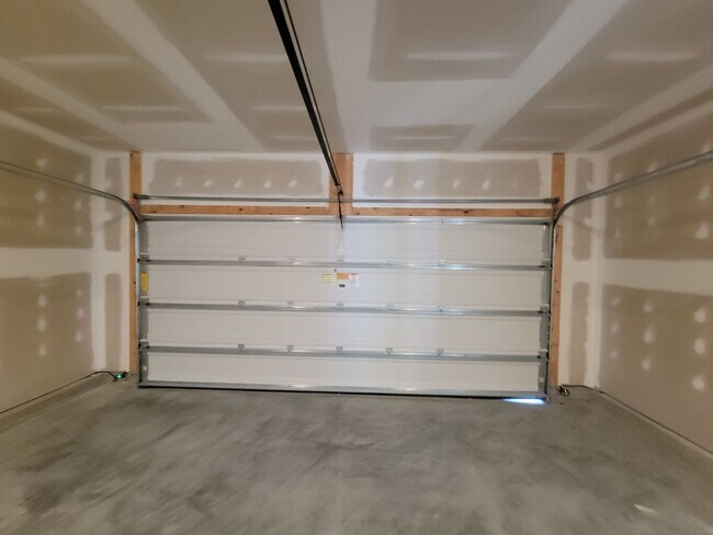 Building Photo - Fenced In, 4Bedroom In Sneads Ferry!