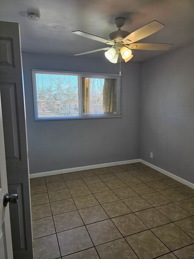 Building Photo - 739 W Padre Kino Dr