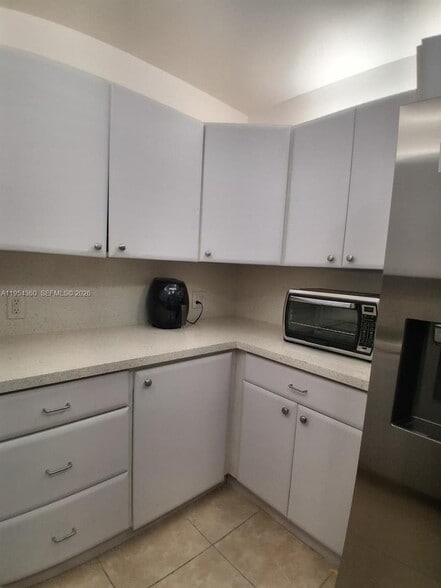 Building Photo - 3625 N Country Club Dr