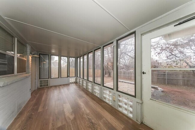 Building Photo - 609 Banner Ave