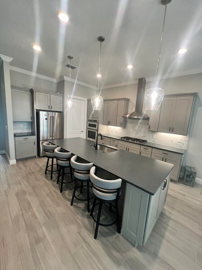 Building Photo - 655 S E Boboli Way