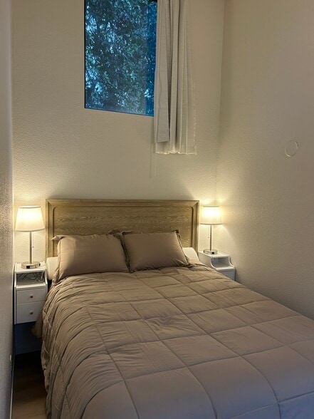 Building Photo - 3440 SW Falcon St