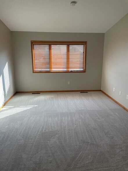 Building Photo - 3991 Whiting Ln NE