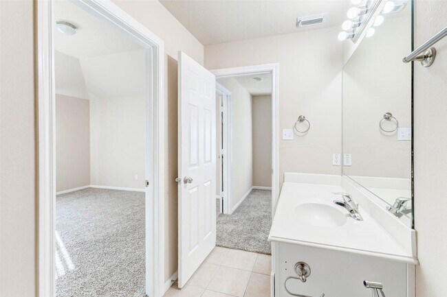 Building Photo - 5227 Brinkman Ct