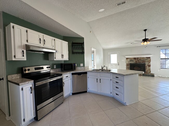 Building Photo - 1500 Kruse Dr