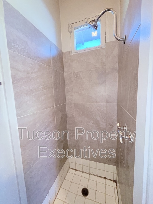 Building Photo - 1245 N 1st Ave