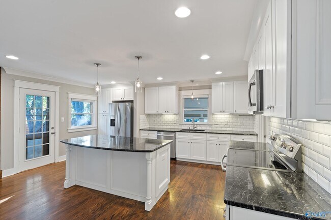 Building Photo - 1706 McCullough Ave NE