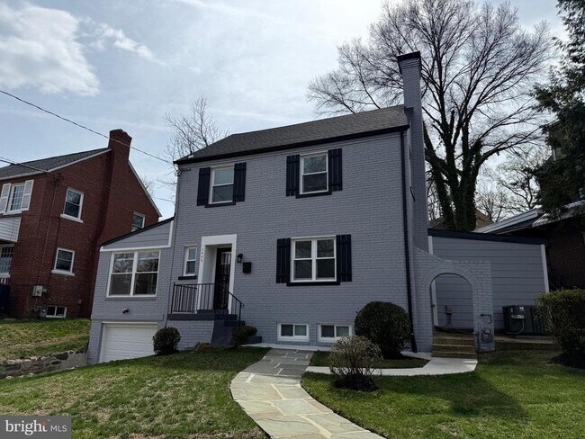 Building Photo - 3405 Carpenter St SE