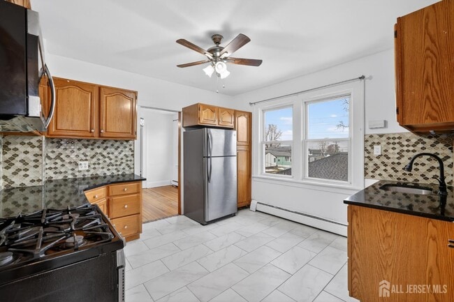 Building Photo - 47 Marion St