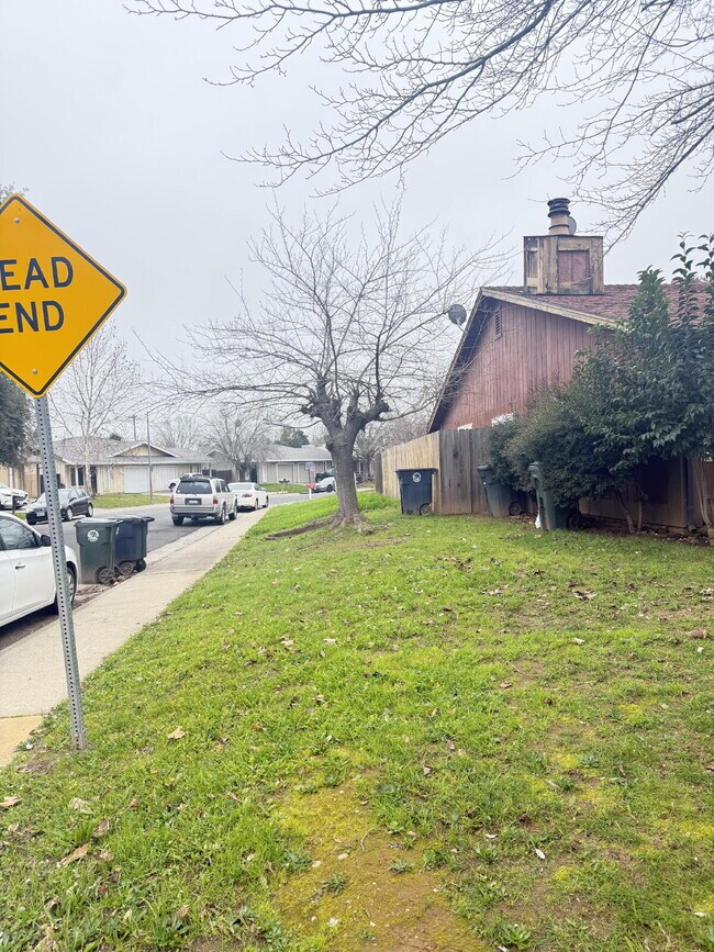 Building Photo - "Charming 2-Bed Duplex in Rancho Cordova – 1,110 Sq Ft of Comfort!"