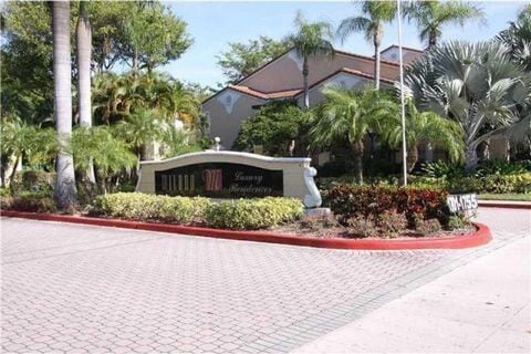 Building Photo - 1743 Village Blvd