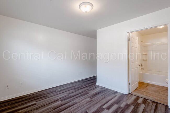 Building Photo - 130 8th St