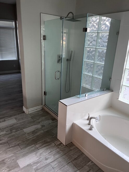 Building Photo - 221 E Arabian Dr