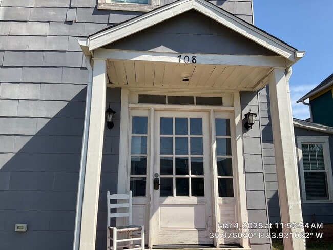 Building Photo - 708 Morgan St