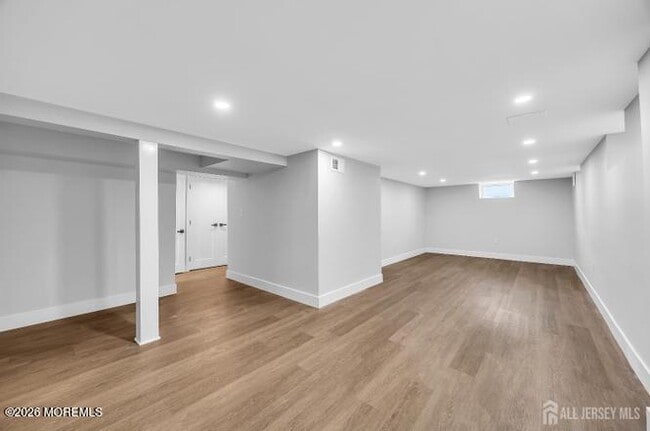 Building Photo - 210 Parkview Ter