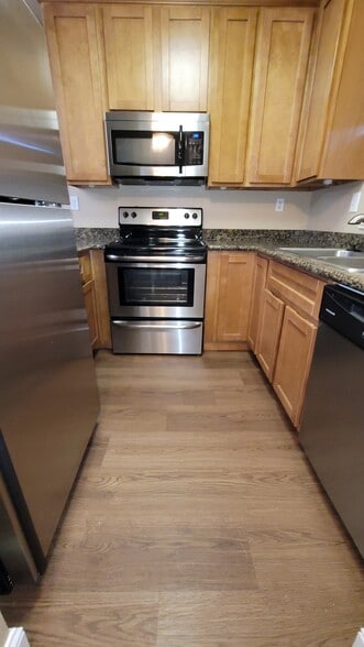 Building Photo - 788 Center Ave