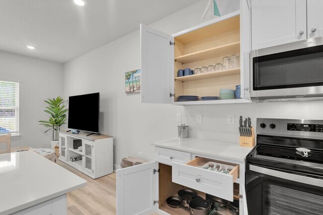 Building Photo - 5724 Sandy Walk St