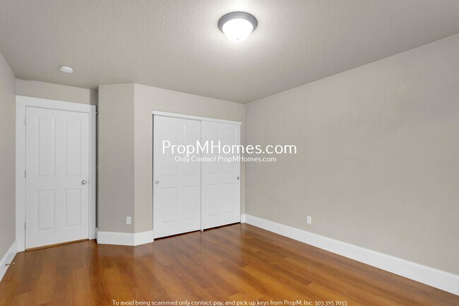 Building Photo - Updated Three Bedroom Gem in Bethany!