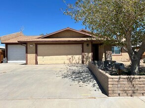 Building Photo - Please contact Vaughn Realty to set up an ...