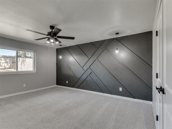 Building Photo - Look at this beautiful home!! 4 bed, 3 full baths!