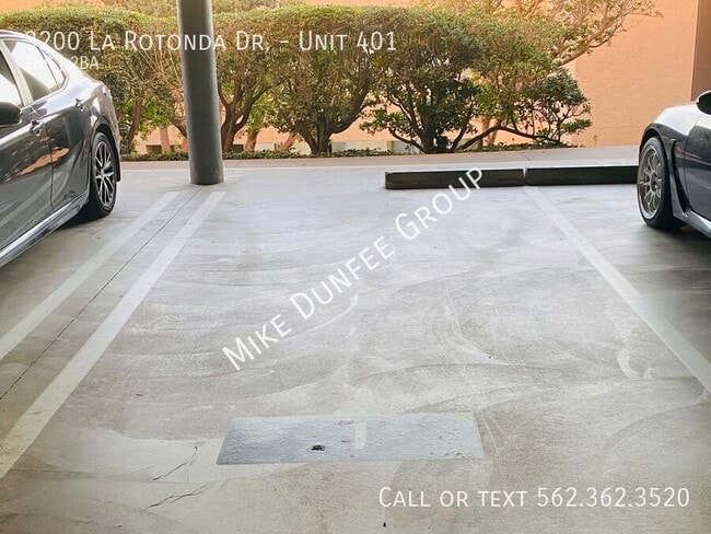 Building Photo - 3200 La Rotonda Dr