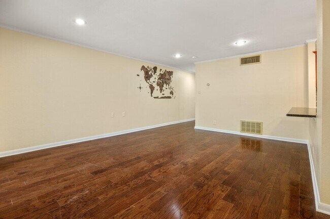Building Photo - 100 Lorenz Rd