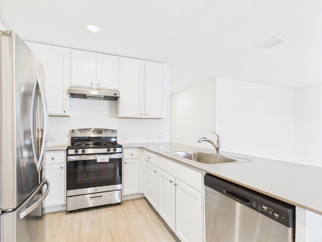 Building Photo - "Open-Concept Living in Fredericksburg"
