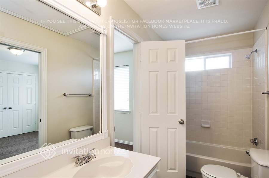 Building Photo - 1312 W Branch Hollow Dr
