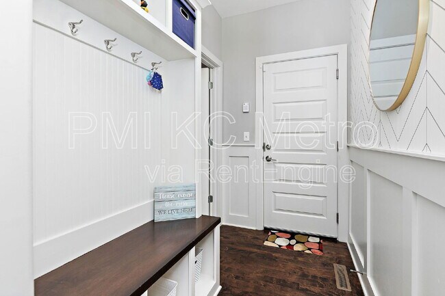 Building Photo - 15708 Canterbury St